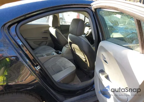 2013 Chevrolet Volt z USA, uszkodzony, nr VIN 1G1RH6E44DU138369